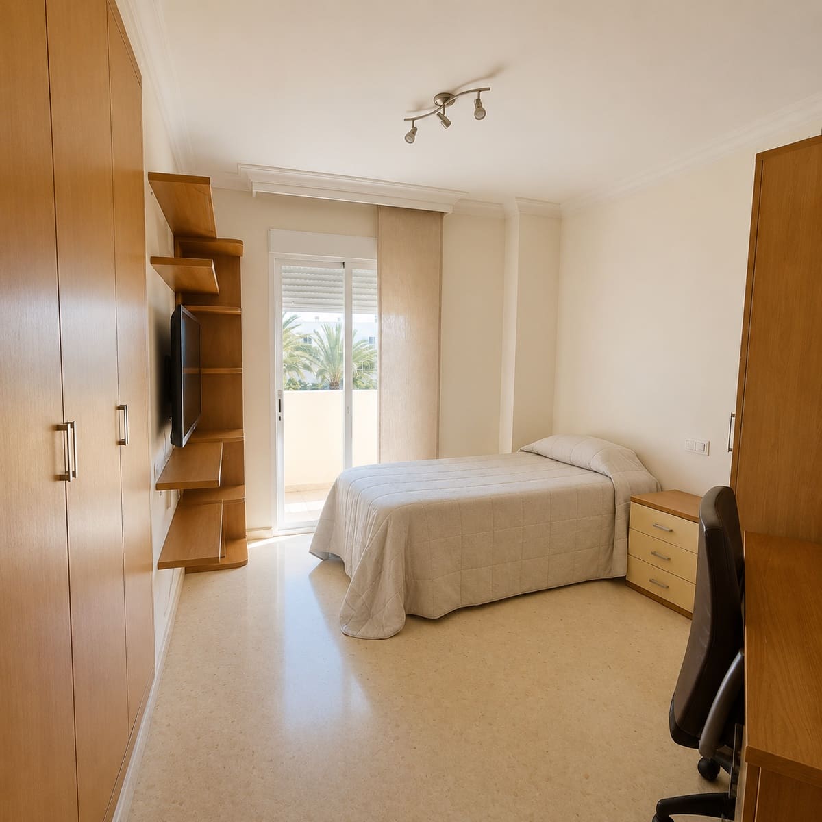 Ático de 4 habitaciones en Estepona en venta con piscina garaje - 695.000 € (Ref: 9426989)