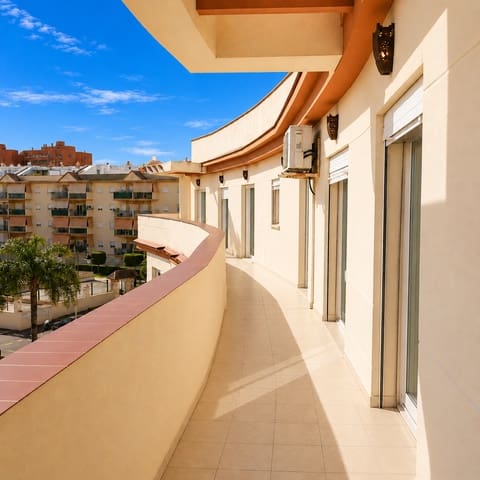 Ático de 4 habitaciones en Huerta Nueva, Estepona en venta con piscina garaje - 695.000 € (Ref: 9426989)