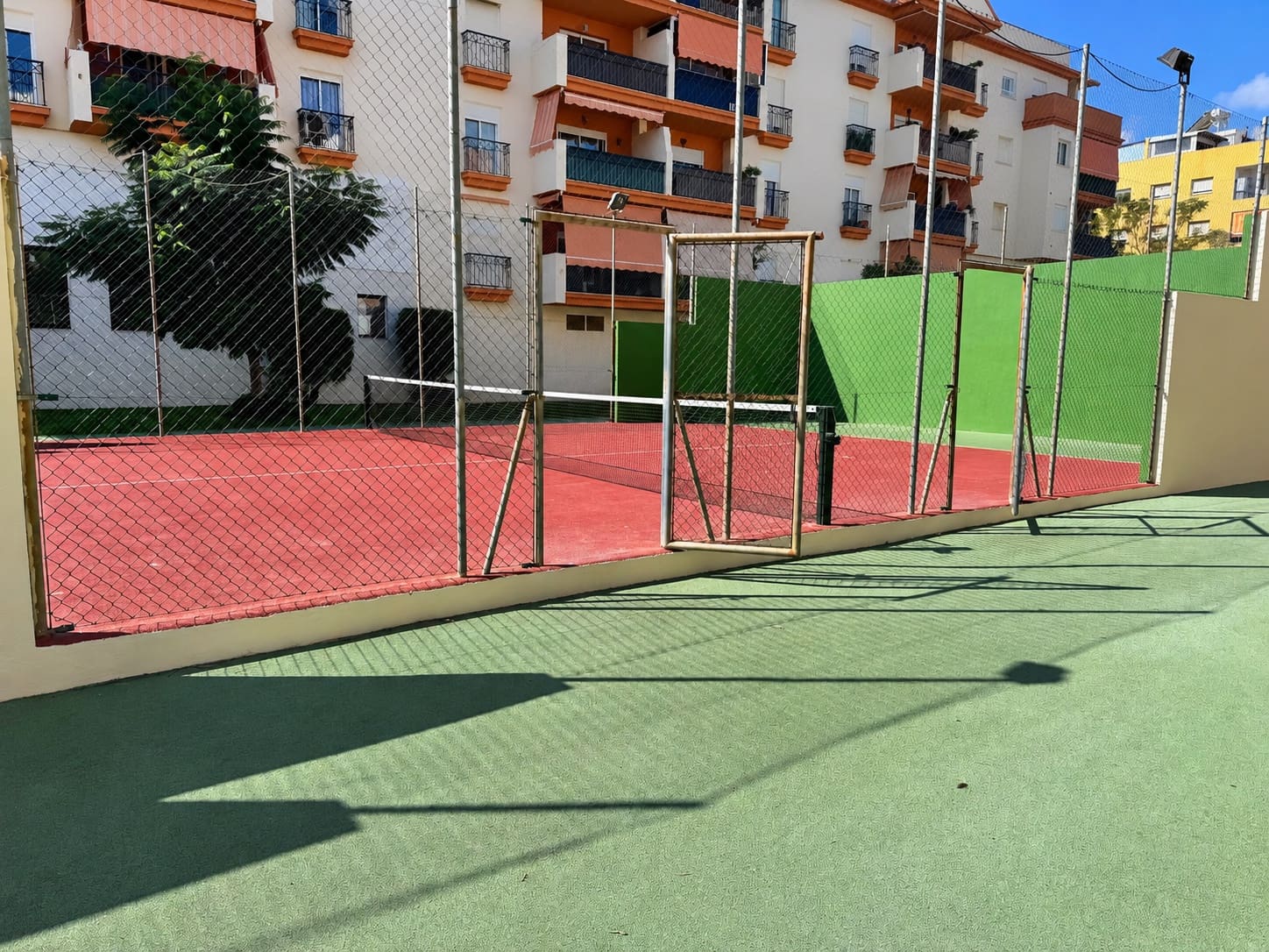 Ático de 4 habitaciones en Estepona en venta con piscina garaje - 695.000 € (Ref: 9426989)