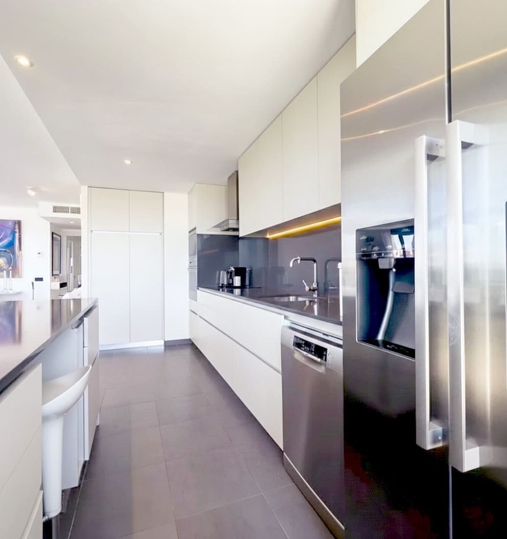 3 soveværelse Penthouse til salg i Estepona med swimmingpool garage - € 1.850.000 (Ref: 9450133)