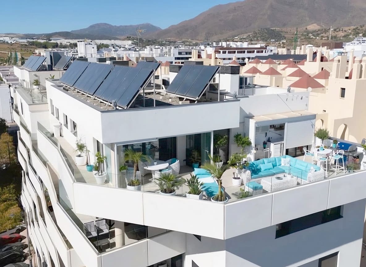 3 soveværelse Penthouse til salg i Estepona med swimmingpool garage - € 1.850.000 (Ref: 9450133)