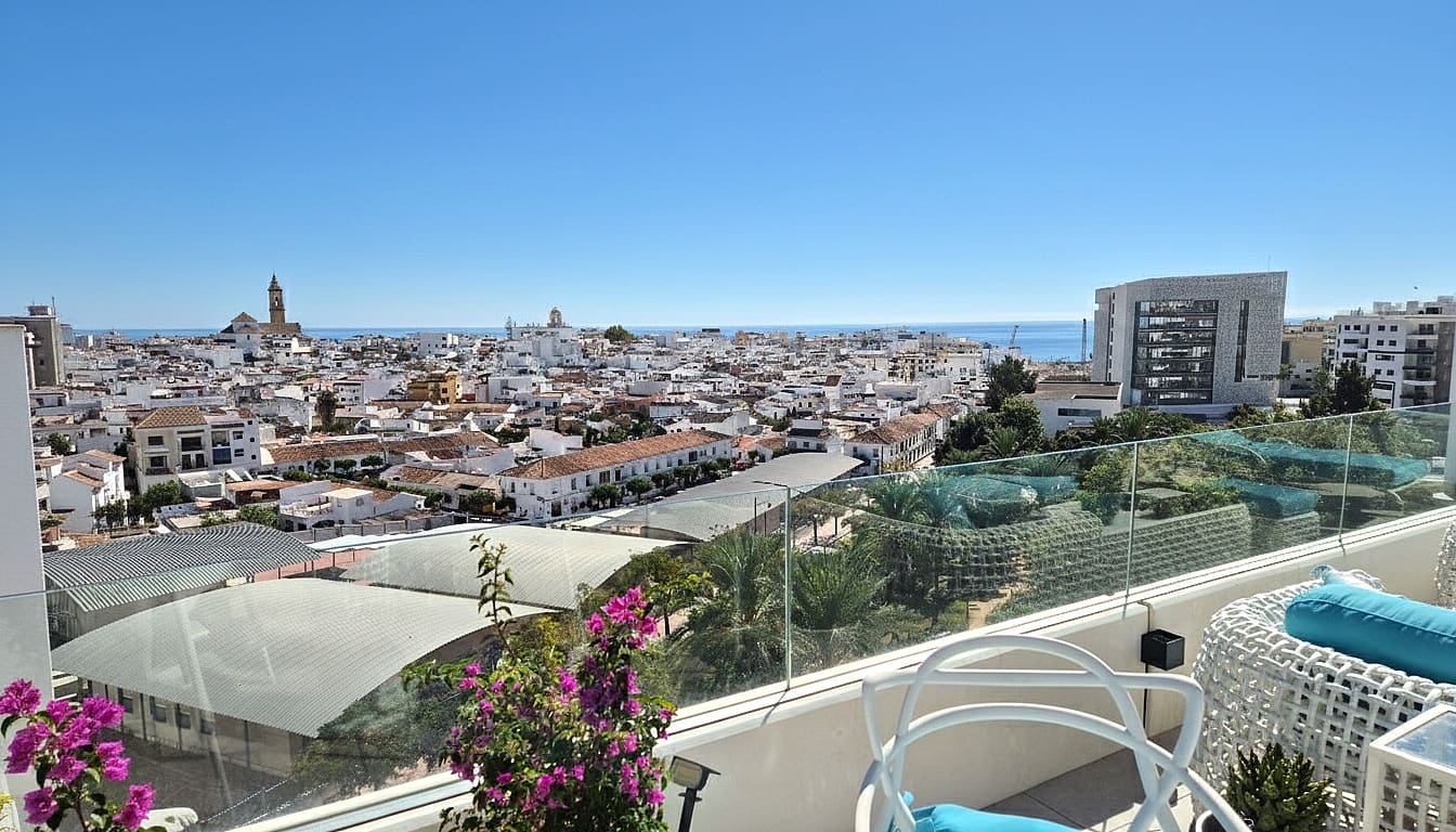 3 soveværelse Penthouse til salg i Estepona med swimmingpool garage - € 1.850.000 (Ref: 9450133)