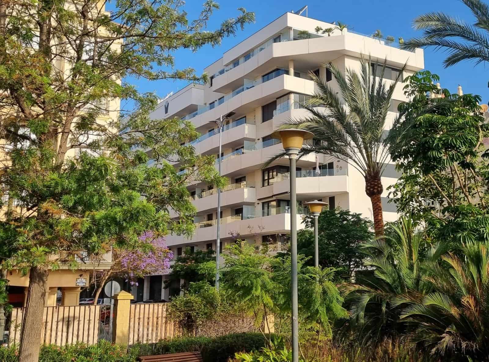 3 soveværelse Penthouse til salg i Estepona med swimmingpool garage - € 1.850.000 (Ref: 9450133)