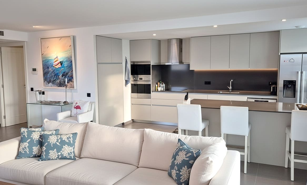 3 bedroom Penthouse for sale in Estepona with pool garage - € 1,499,000 (Ref: 9450133)