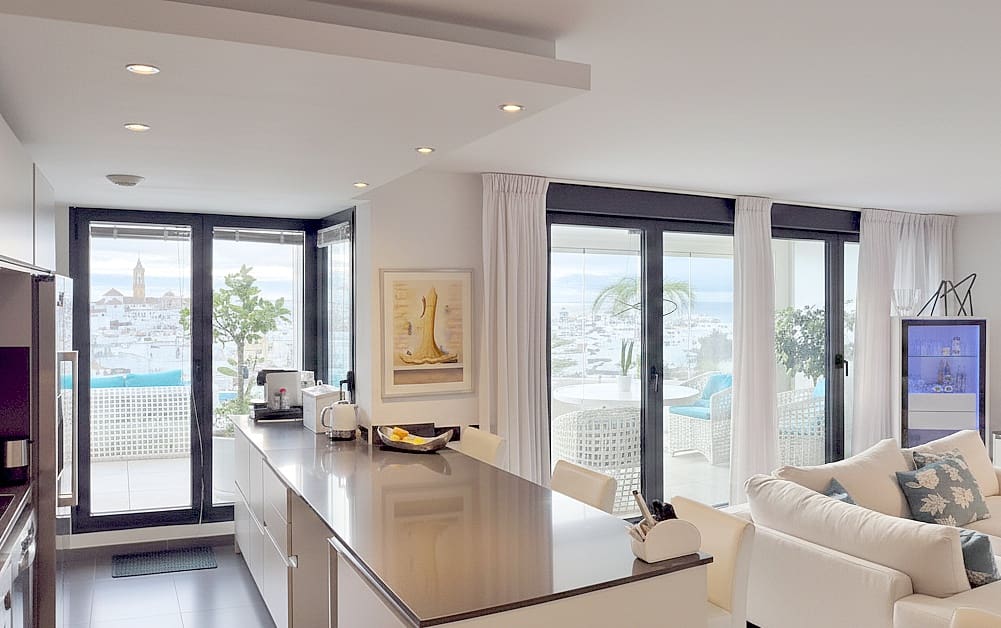 3 bedroom Penthouse for sale in Estepona with pool garage - € 1,499,000 (Ref: 9450133)