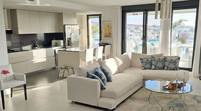 3 quarto Penthouse para venda em Estepona com piscina garagem - 1 499 000 € (Ref: 9450133)