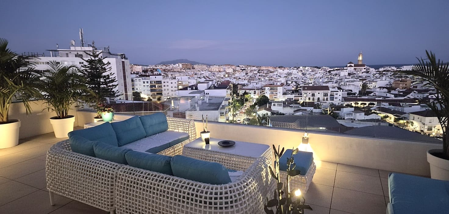 3 bedroom Penthouse for sale in Estepona with pool garage - € 1,499,000 (Ref: 9450133)
