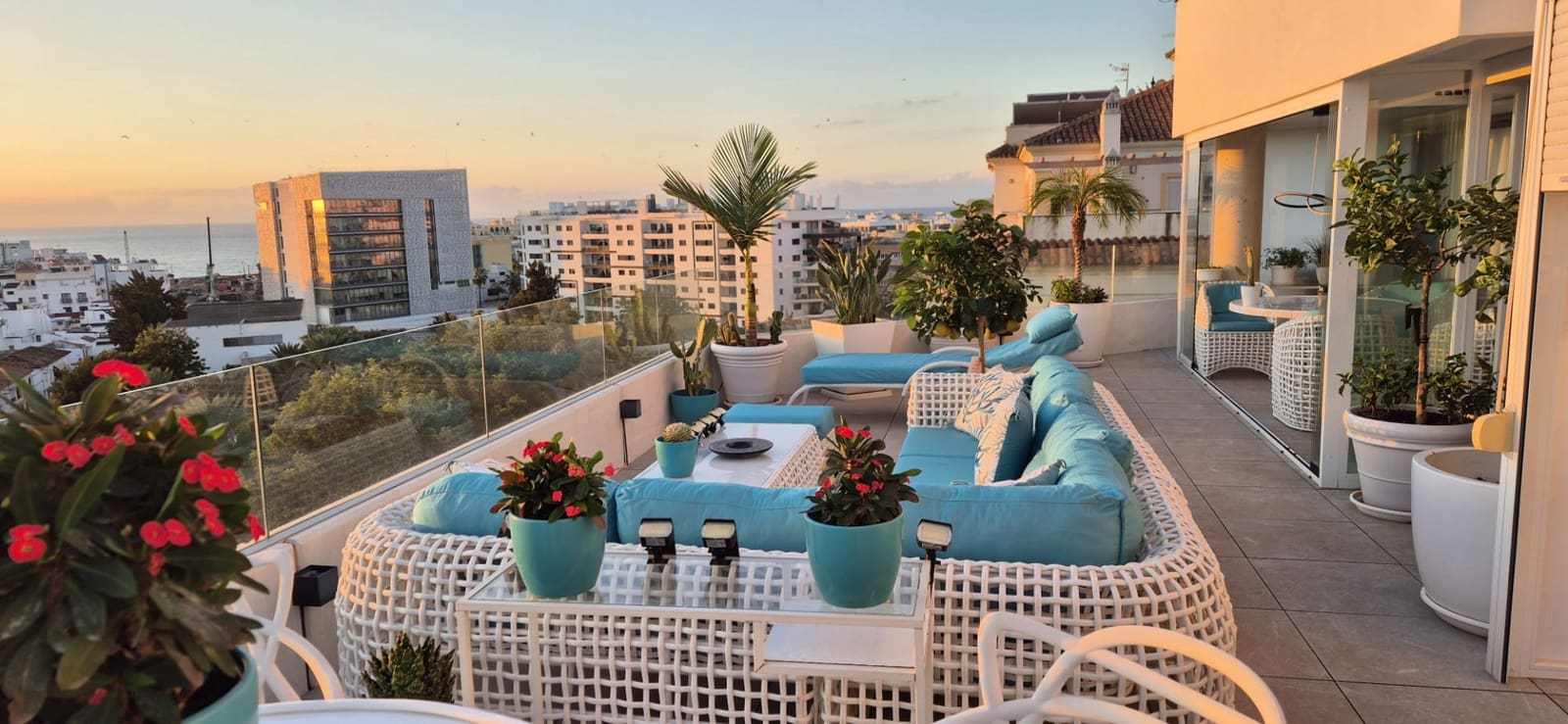 3 bedroom Penthouse for sale in Estepona with pool garage - € 1,499,000 (Ref: 9450133)