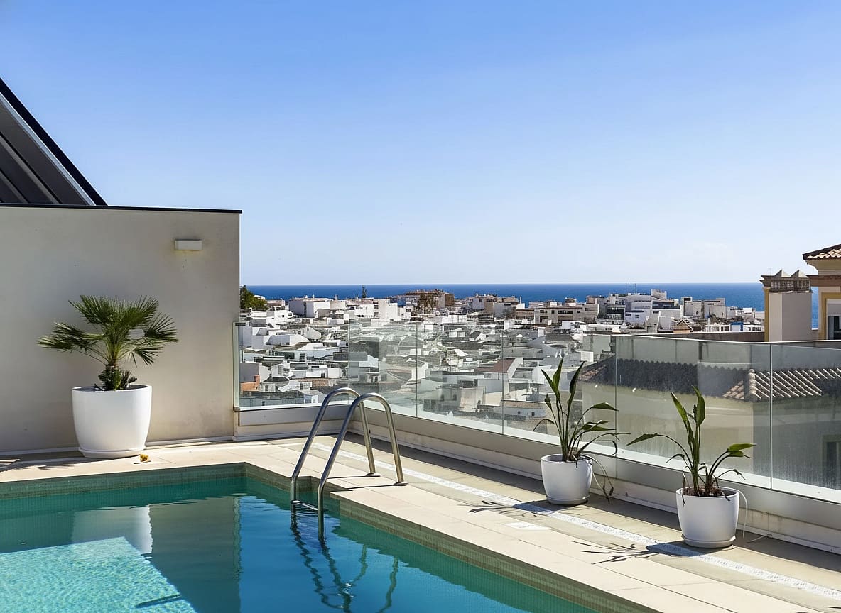3 bedroom Penthouse for sale in Estepona with pool garage - € 1,299,000 (Ref: 9450133)
