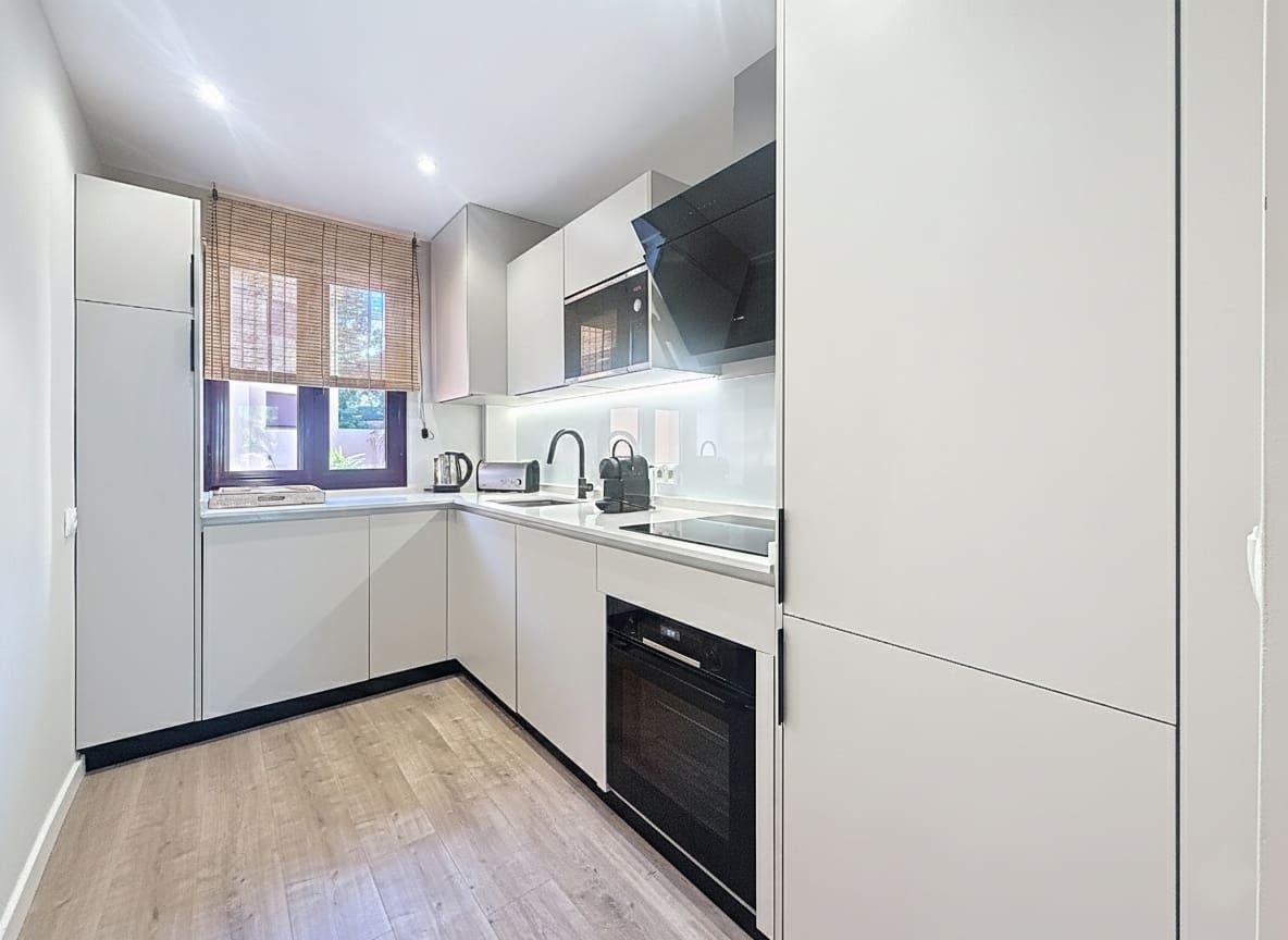 2 bedroom Apartment for sale in Benahavis with pool garage - € 319,000 (Ref: 9450134)