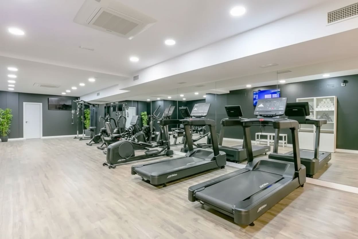 2 bedroom Apartment for sale in Benahavis with pool garage - € 319,000 (Ref: 9450134)