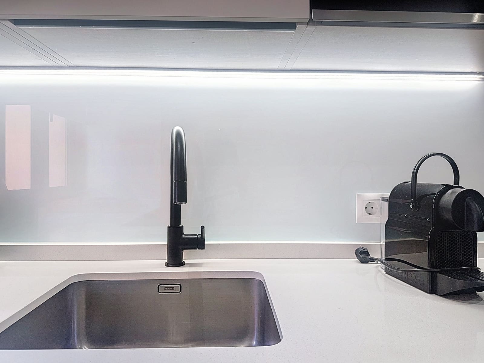 2 bedroom Apartment for sale in Benahavis with pool garage - € 319,000 (Ref: 9450134)