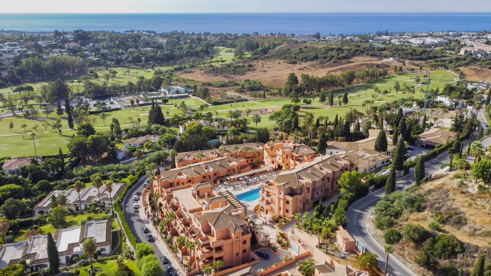 2 bedroom Apartment for sale in Benahavis with pool garage - € 319,000 (Ref: 9450134)