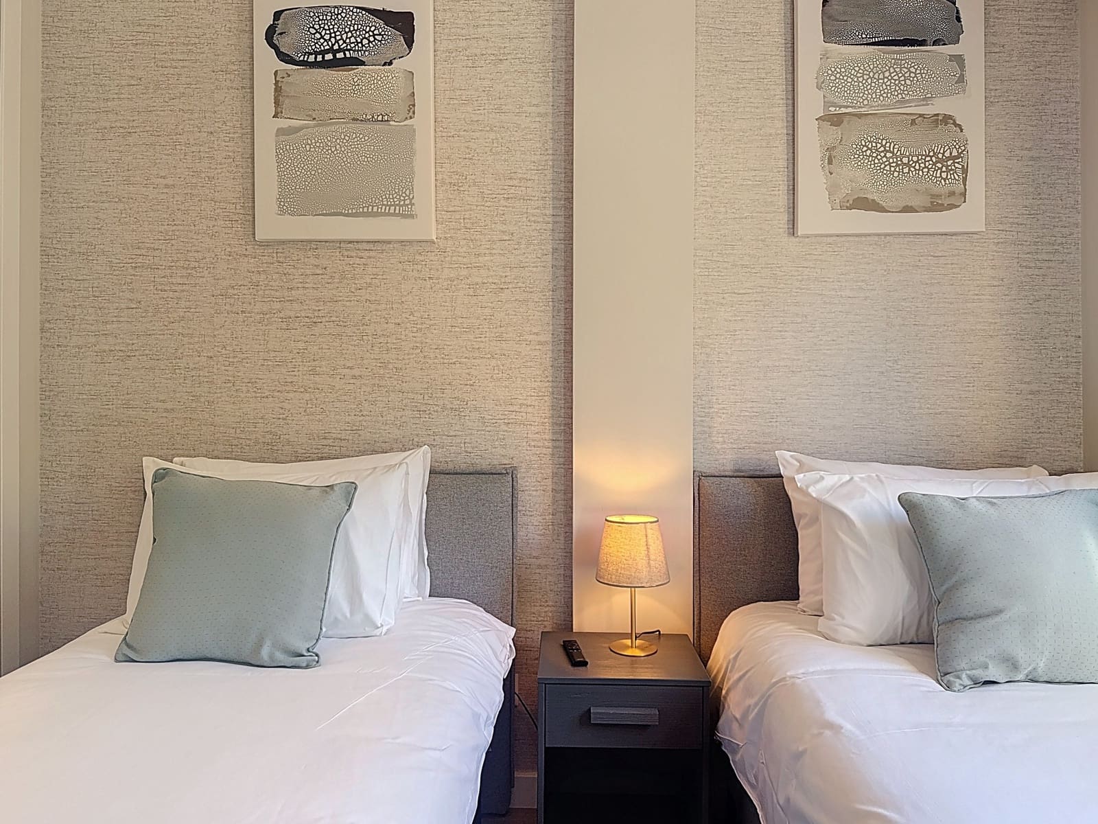 2 bedroom Apartment for sale in Benahavis with pool garage - € 319,000 (Ref: 9450134)