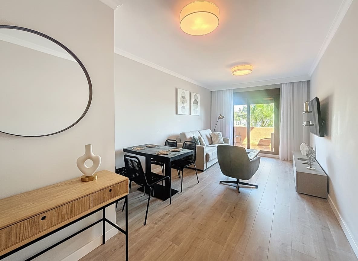 Apartamento de 2 habitaciones en Benahavís en venta con piscina garaje - 319.000 € (Ref: 9450134)