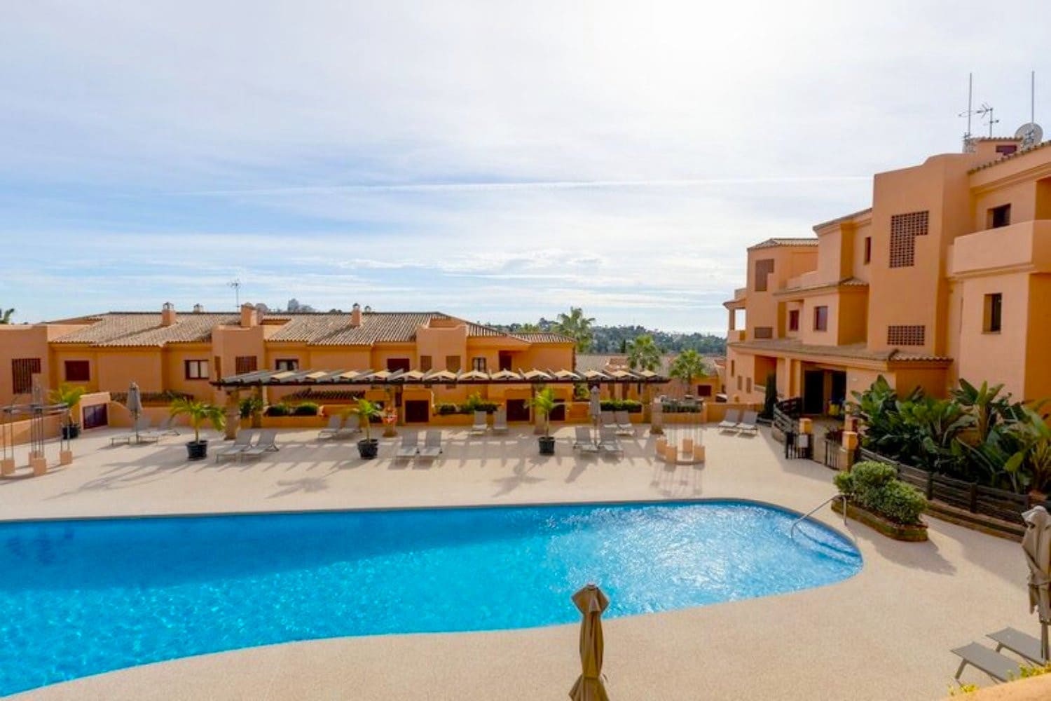 Apartamento de 2 habitaciones en Benahavís en venta con piscina garaje - 319.000 € (Ref: 9450134)