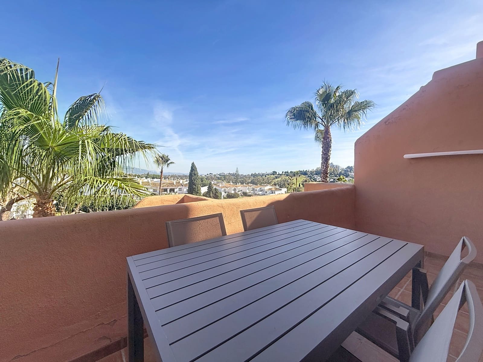 Apartamento de 2 habitaciones en Benahavís en venta con piscina garaje - 319.000 € (Ref: 9450134)