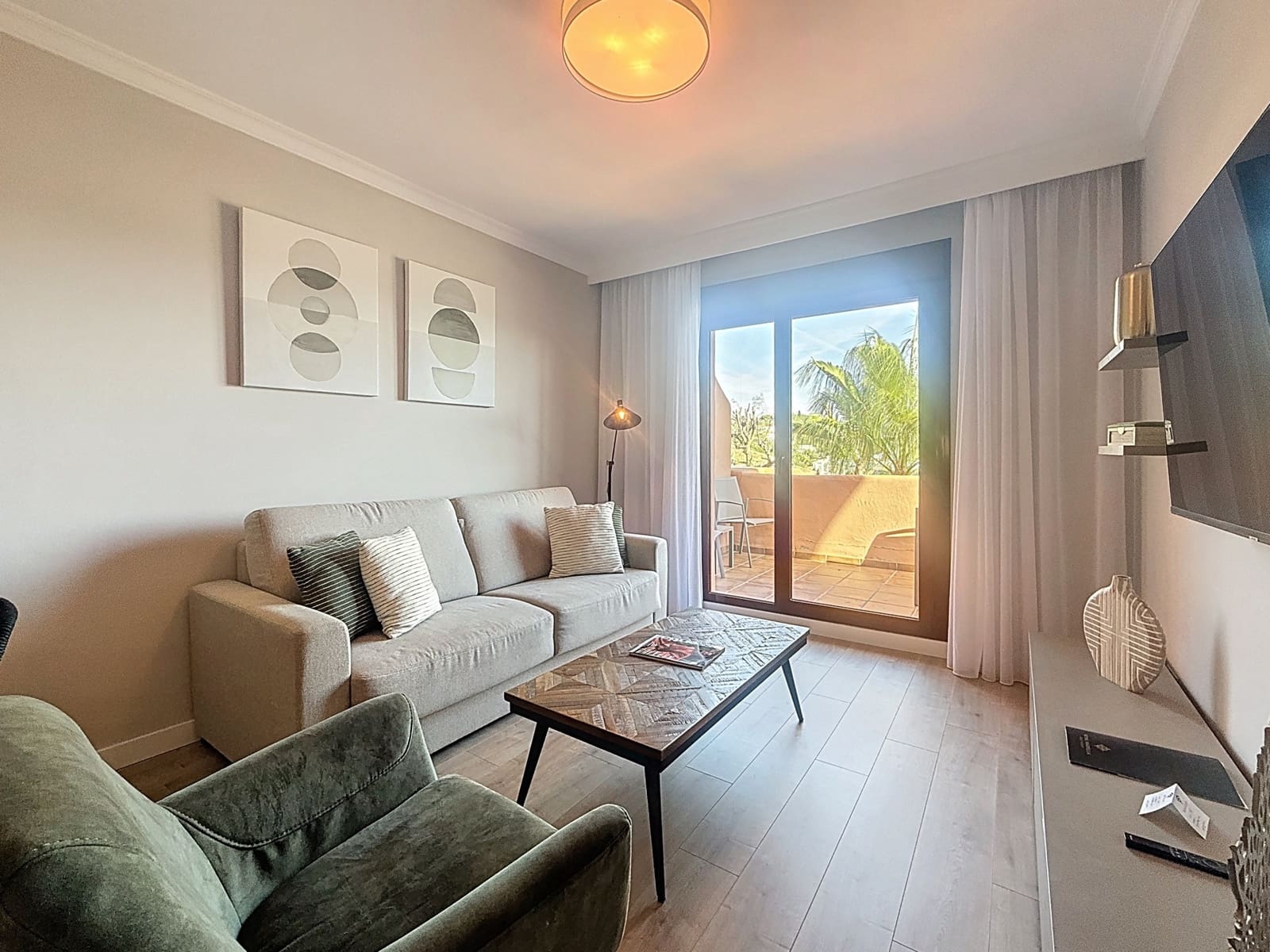 Apartamento de 2 habitaciones en Benahavís en venta con piscina garaje - 319.000 € (Ref: 9450134)