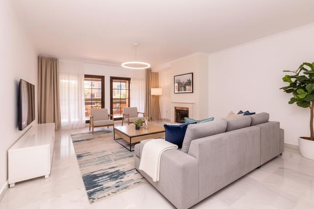 4 quarto Apartamento para venda em Estepona com piscina garagem - 695 000 € (Ref: 9451969)