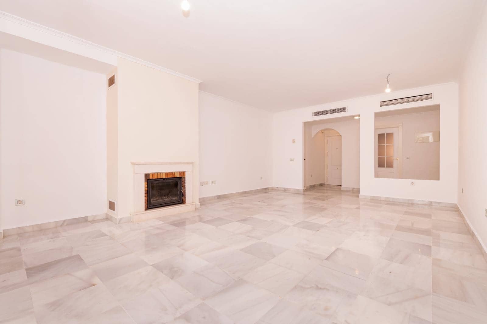 4 bedroom Apartment for sale in Estepona with pool garage - € 790,000 (Ref: 9451969)