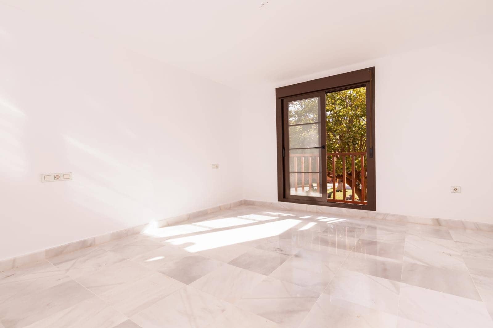 4 bedroom Apartment for sale in Estepona with pool garage - € 790,000 (Ref: 9451969)