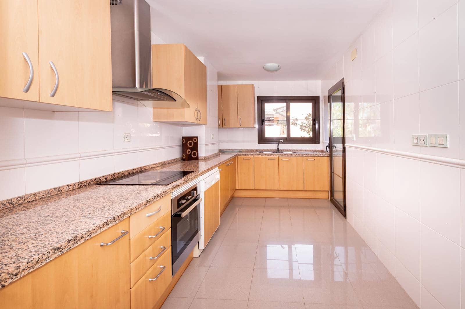 4 bedroom Apartment for sale in Estepona with pool garage - € 790,000 (Ref: 9451969)