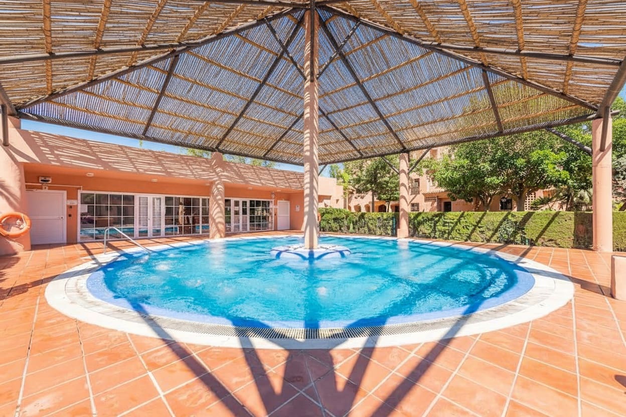 4 bedroom Apartment for sale in Estepona with pool garage - € 790,000 (Ref: 9451969)