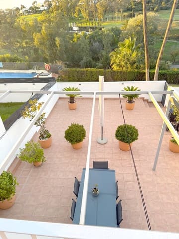 2 soveværelse Semi-Rækkehus til salg i Estepona Golf, Estepona med swimmingpool garage - € 777.000 (Ref: 9456135)