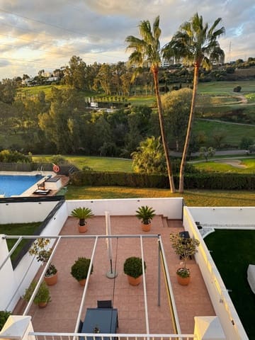 2 soveværelse Semi-Rækkehus til salg i Estepona Golf, Estepona med swimmingpool garage - € 777.000 (Ref: 9456135)