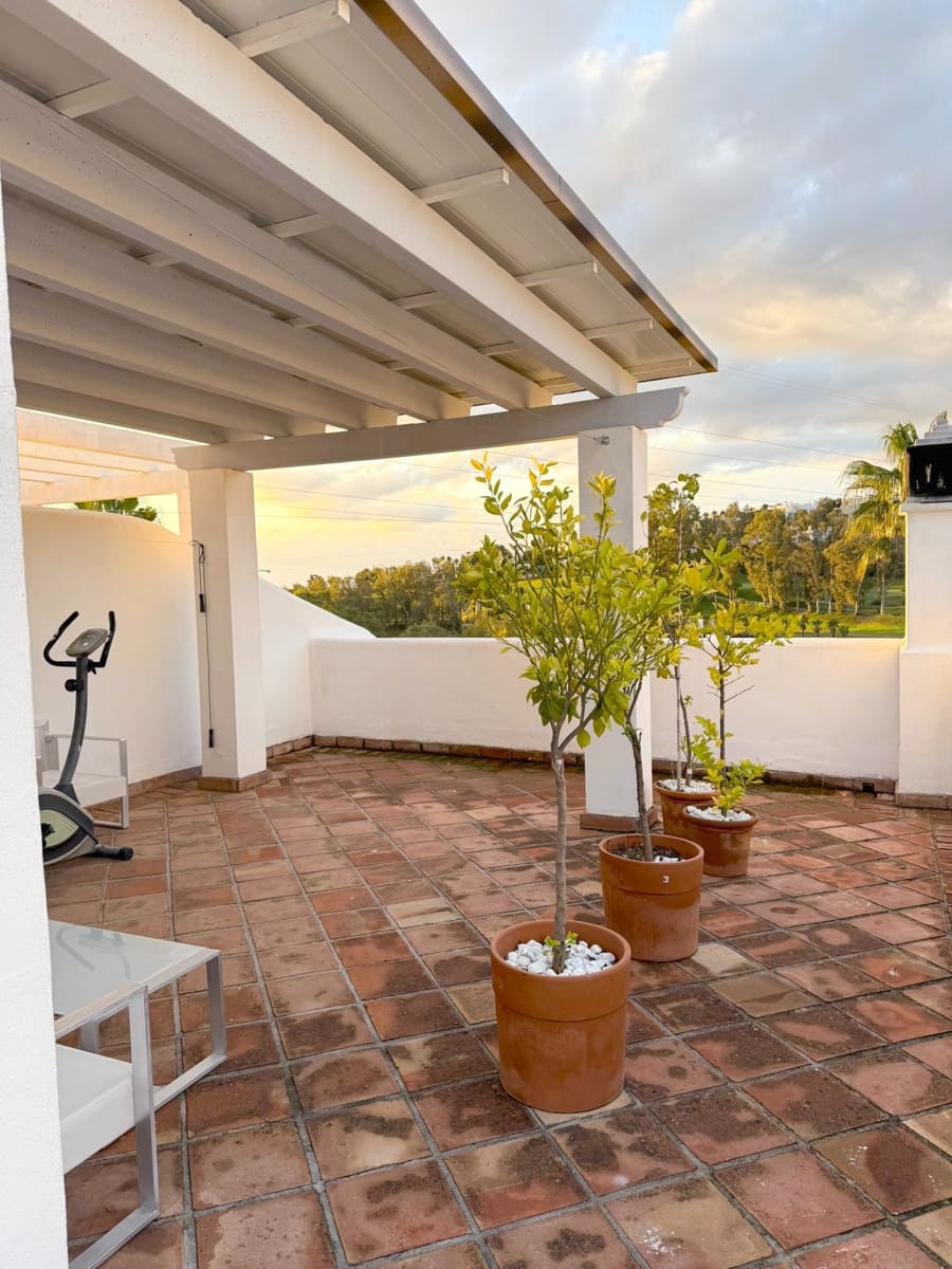 2 quarto Moradia Geminada para venda em Estepona com piscina garagem - 777 000 € (Ref: 9456135)