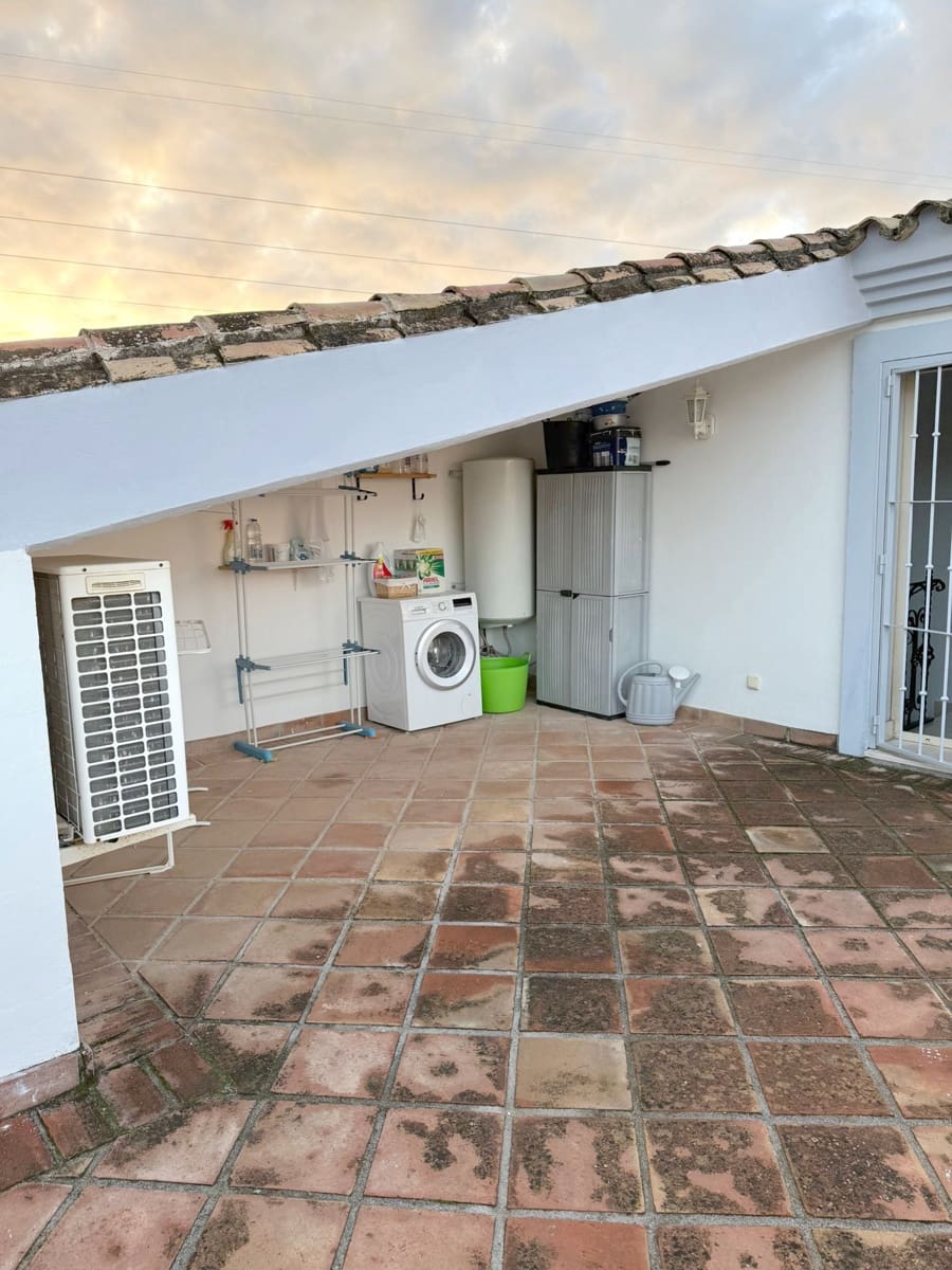 2 quarto Moradia Geminada para venda em Estepona com piscina garagem - 777 000 € (Ref: 9456135)