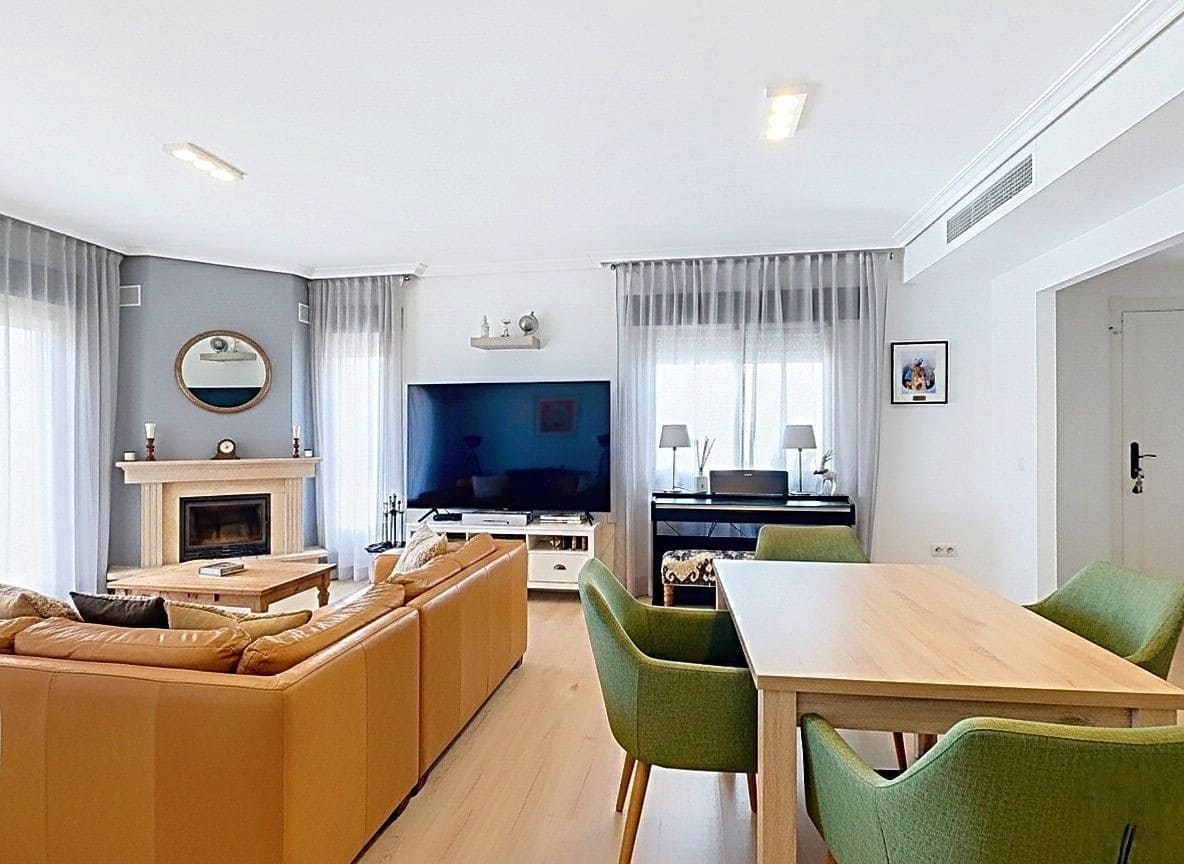 2 bedroom Semi-detached Villa for sale in Estepona with pool garage - € 777,000 (Ref: 9456135)