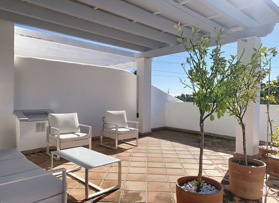 2 bedroom Semi-detached Villa for sale in Estepona with pool garage - € 777,000 (Ref: 9456135)