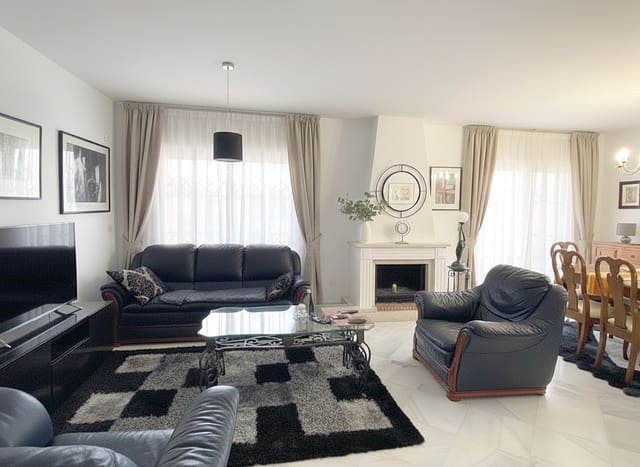 3 chambre Villa/Maison à vendre à Atalaya-Isdabe, Estepona avec piscine garage - 680 000 € (Ref: 9461935)