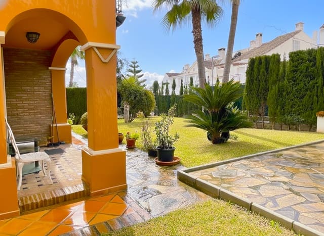 3 chambre Villa/Maison à vendre à Atalaya-Isdabe, Estepona avec piscine garage - 680 000 € (Ref: 9461935)