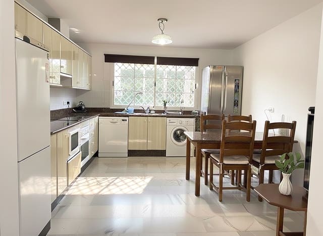 3 chambre Villa/Maison à vendre à Atalaya-Isdabe, Estepona avec piscine garage - 680 000 € (Ref: 9461935)