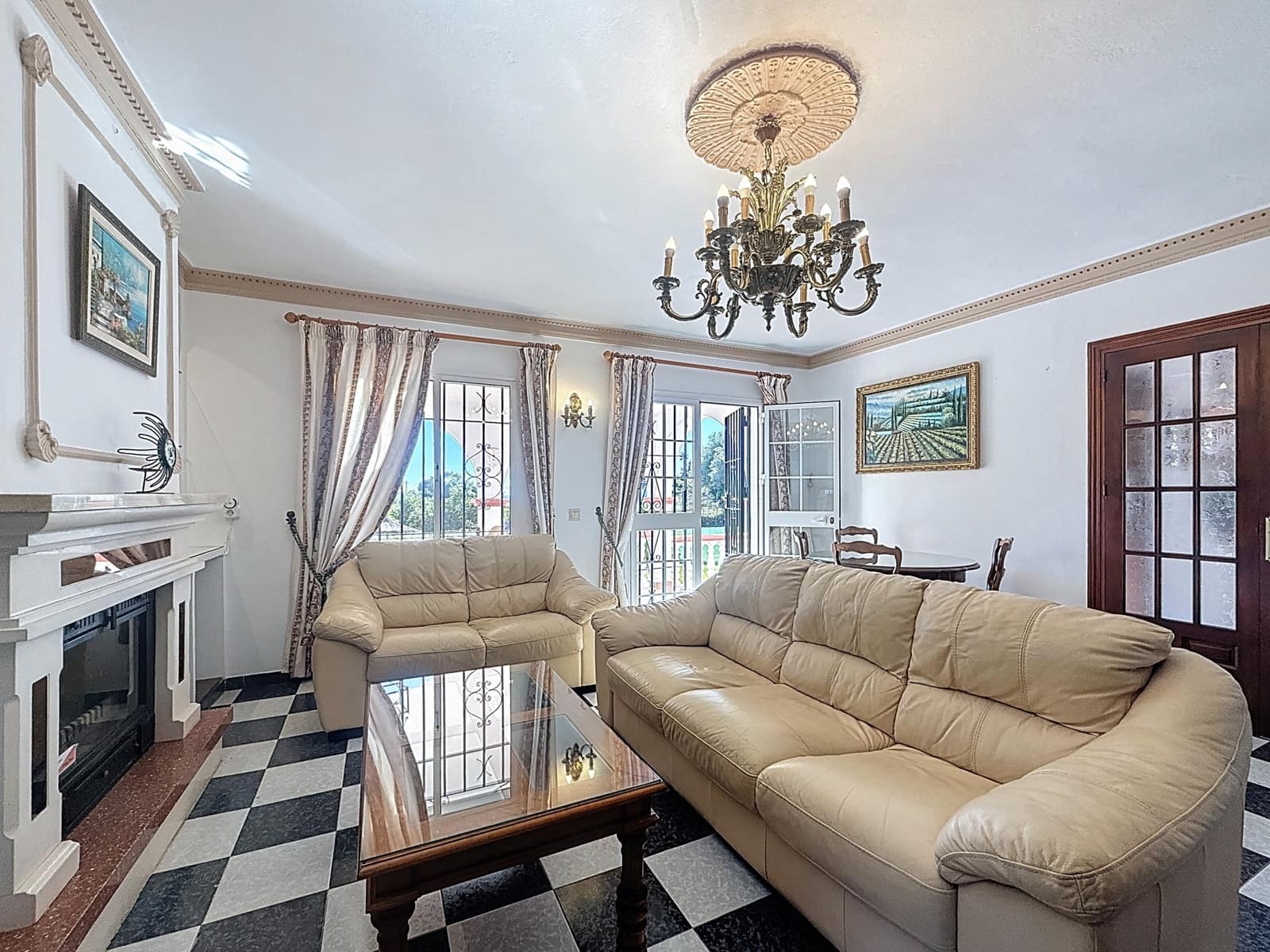 3 sypialnia Finka/Dom wiejski na sprzedaż w Estepona z basenem garażem - 820 000 € (Ref: 9468288)