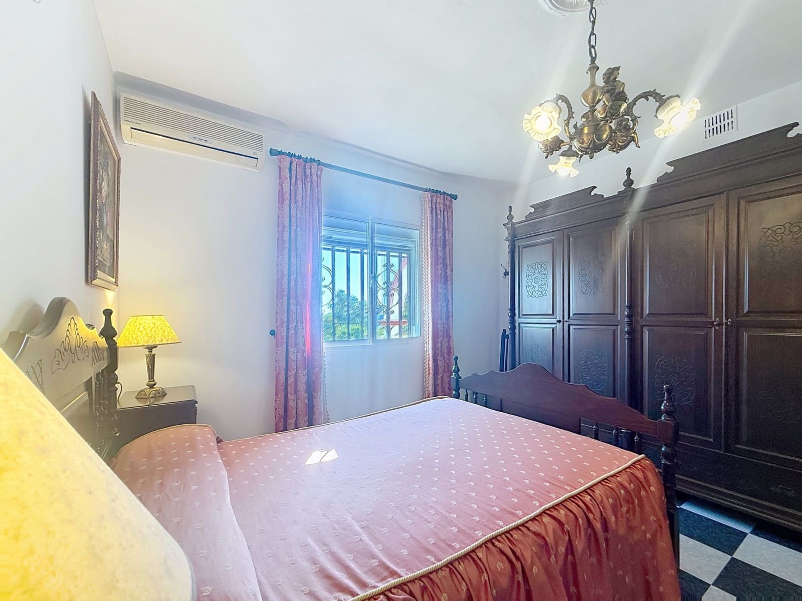 3 sypialnia Finka/Dom wiejski na sprzedaż w Estepona z basenem garażem - 820 000 € (Ref: 9468288)