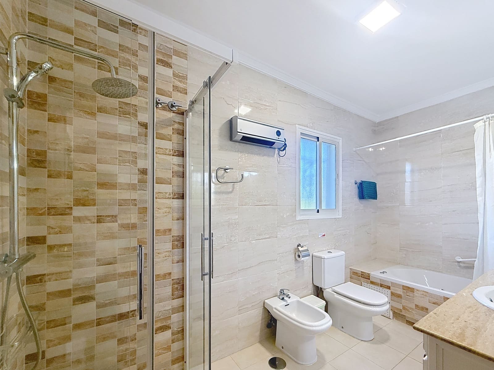 3 sypialnia Finka/Dom wiejski na sprzedaż w Estepona z basenem garażem - 820 000 € (Ref: 9468288)