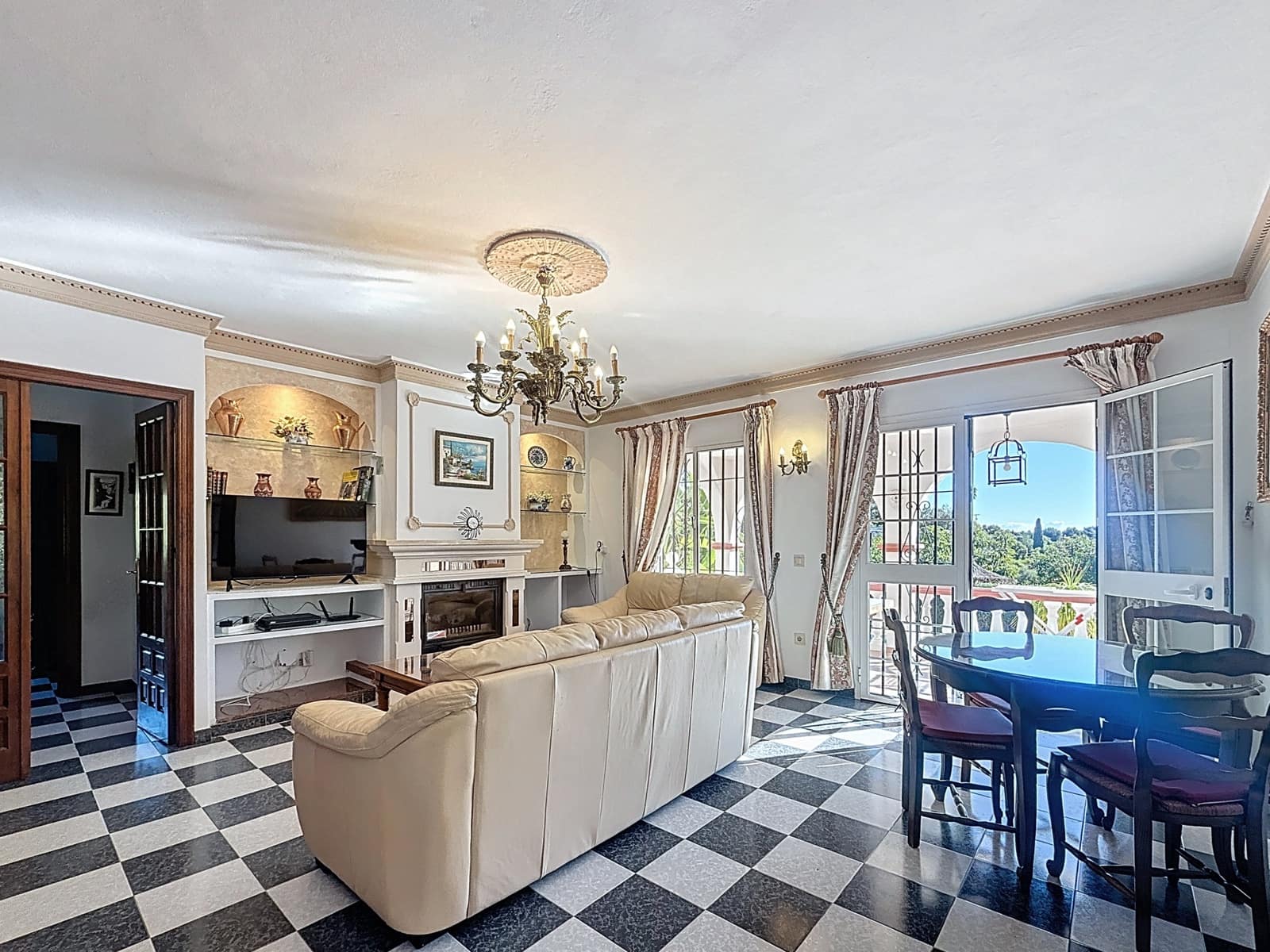 3 sypialnia Finka/Dom wiejski na sprzedaż w Estepona z basenem garażem - 820 000 € (Ref: 9468288)