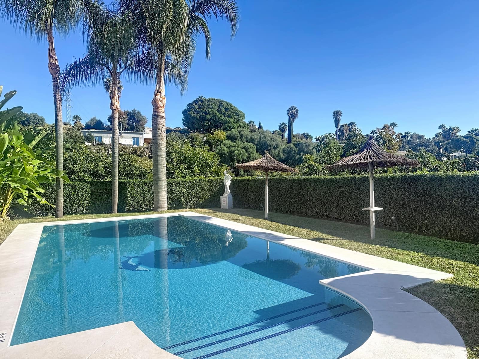 3 sypialnia Finka/Dom wiejski na sprzedaż w Estepona z basenem garażem - 820 000 € (Ref: 9468288)