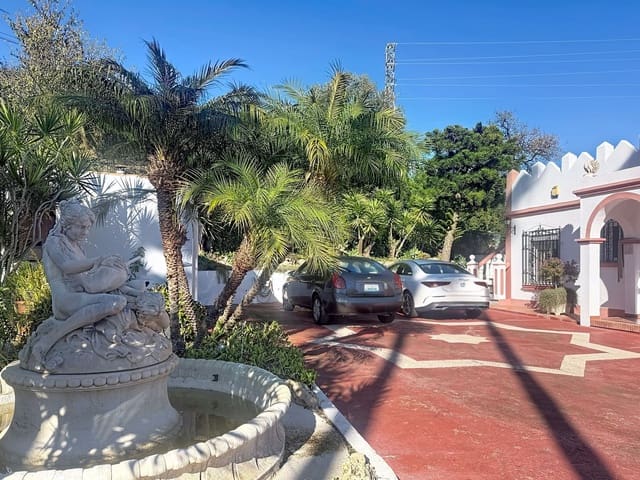 3 sypialnia Finka/Dom wiejski na sprzedaż w Estepona z basenem garażem - 820 000 € (Ref: 9468288)