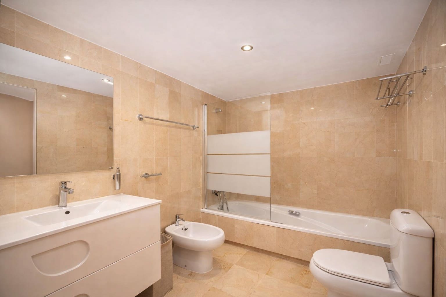 Apartamento de 2 habitaciones en Guadalmina en venta con piscina garaje - 450.000 € (Ref: 9488669)