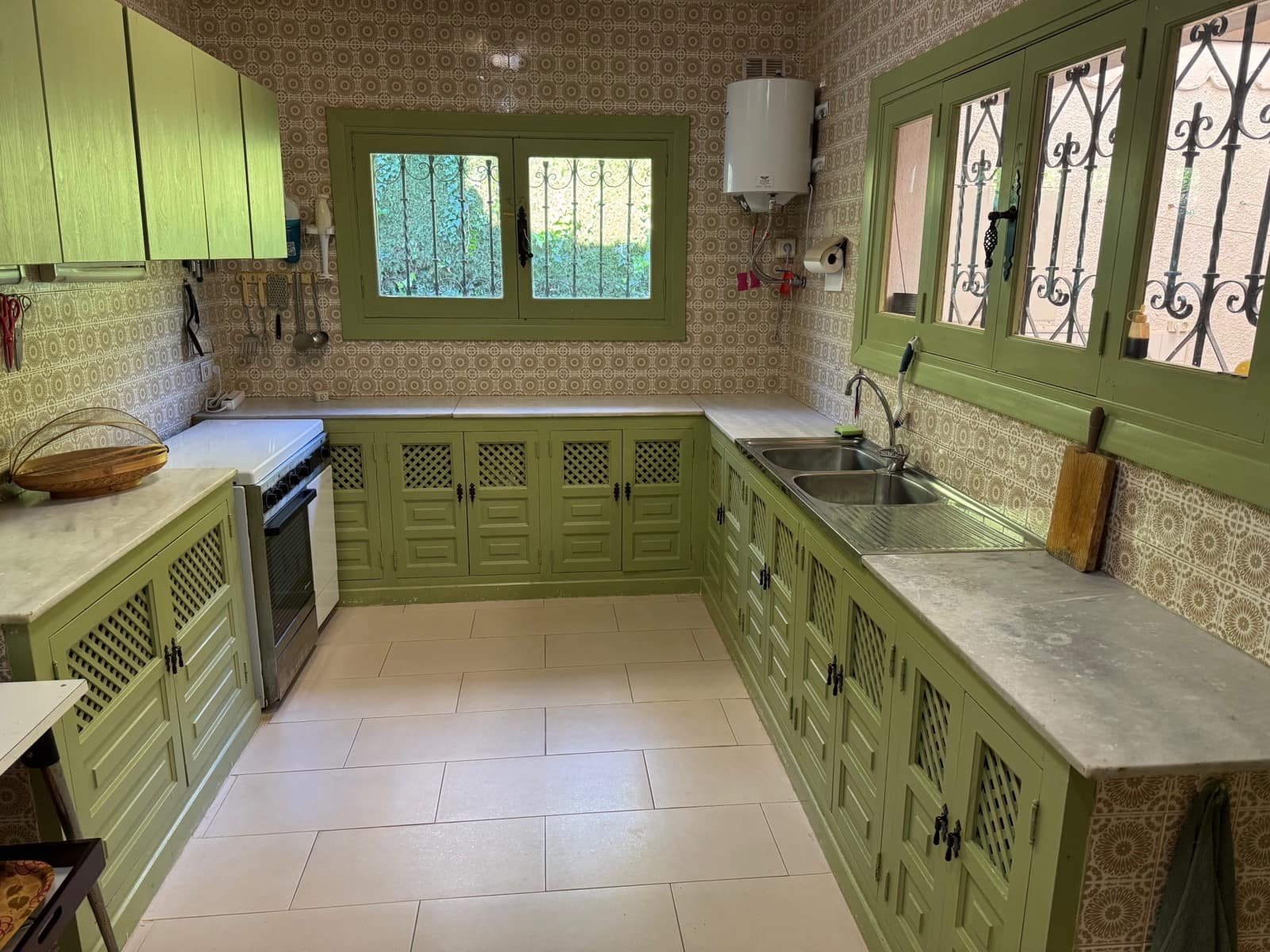 3 bedroom Villa for sale in El Paraiso with garage - € 1,375,000 (Ref: 9502081)