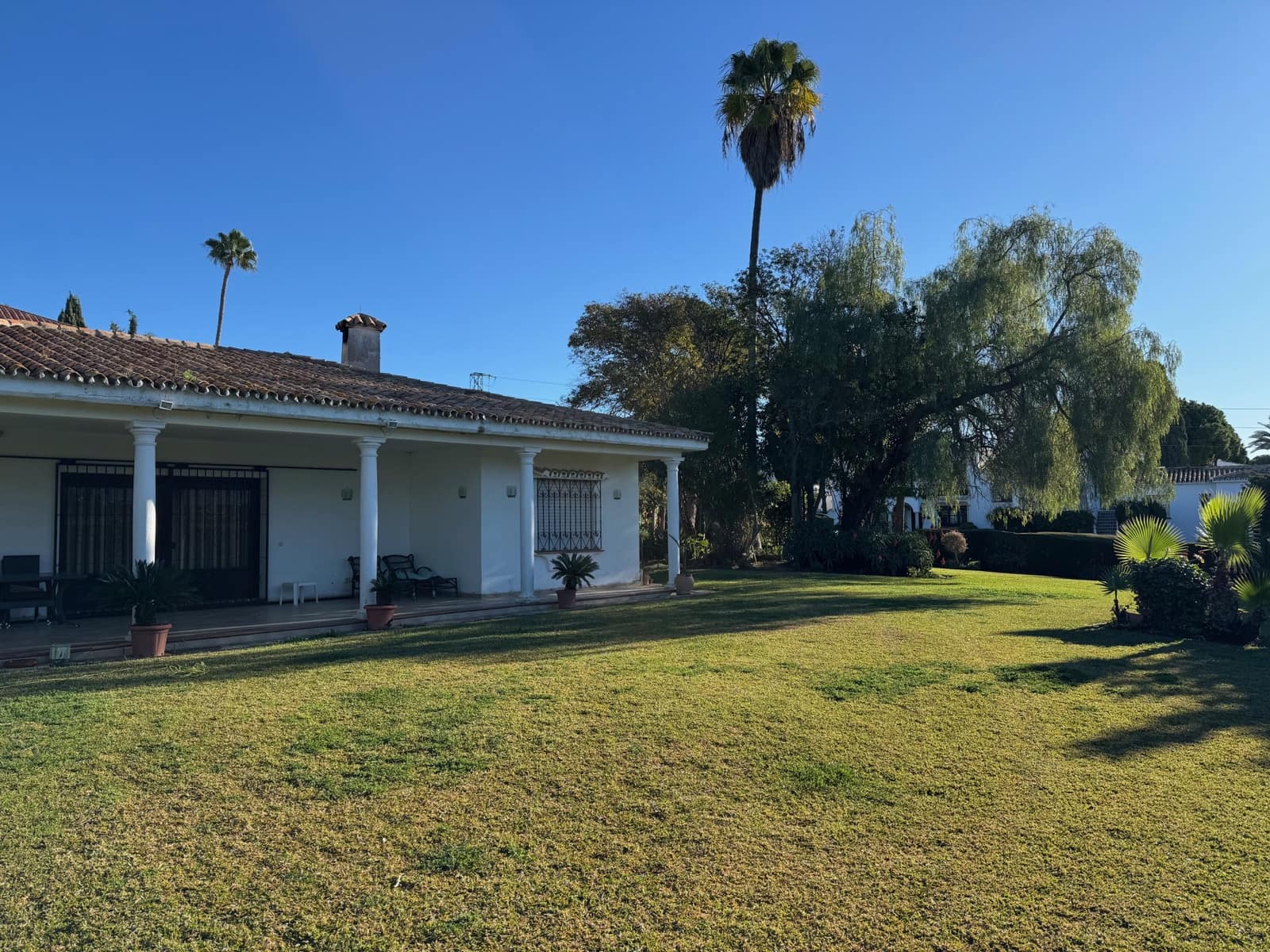 3 bedroom Villa for sale in El Paraiso with garage - € 1,375,000 (Ref: 9502081)