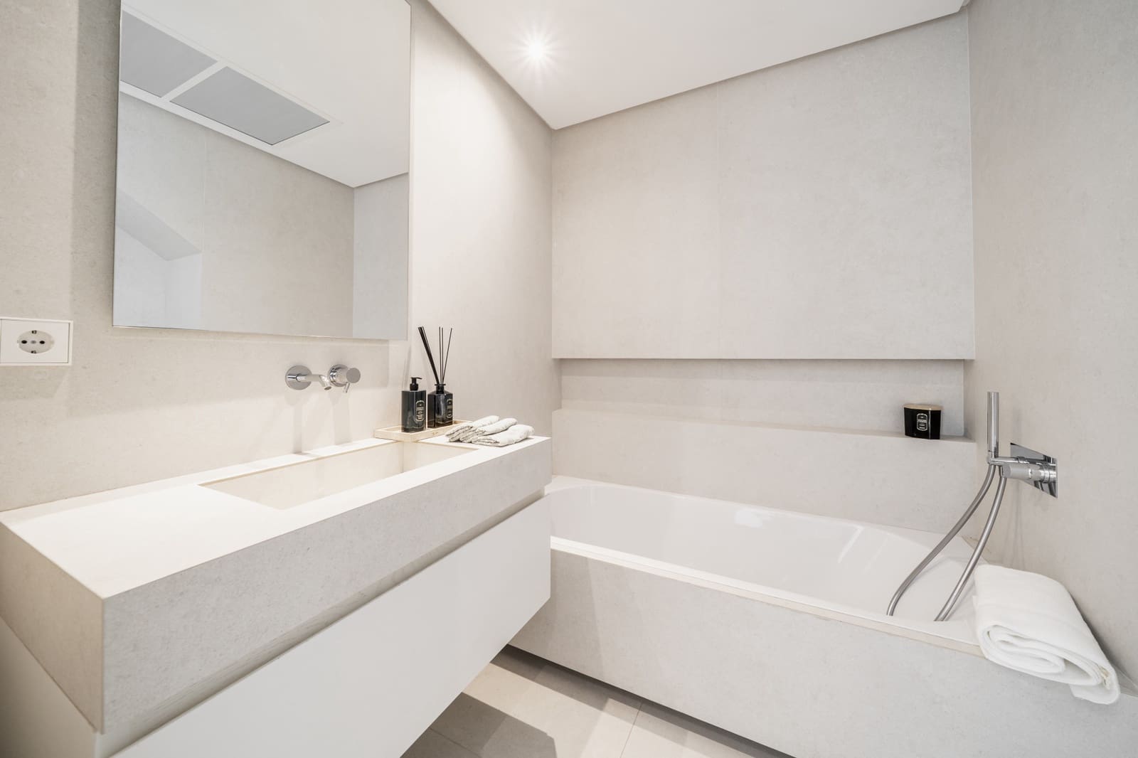 3 chambre Penthouse à vendre à Estepona avec piscine garage - 925 000 € (Ref: 9504163)