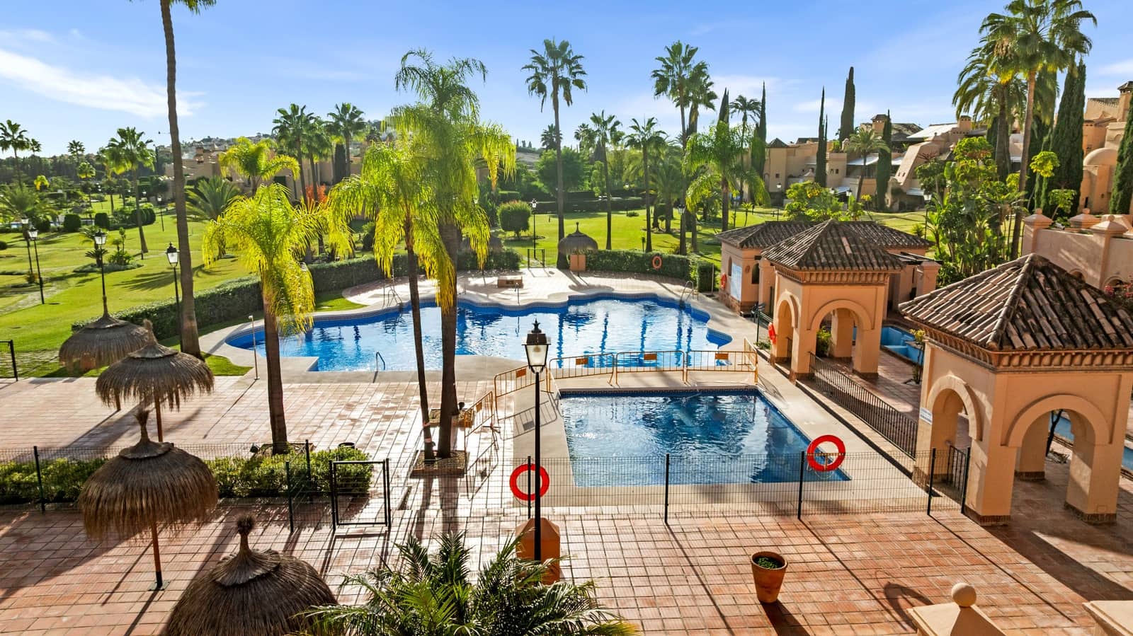 3 chambre Penthouse à vendre à Estepona avec piscine garage - 925 000 € (Ref: 9504163)