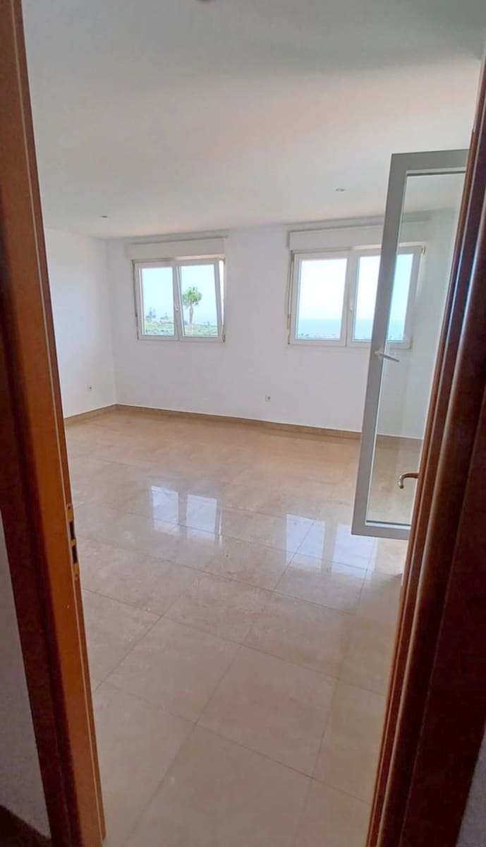 3 soverom Penthouse til salgs i Manilva med svømmebasseng - € 280 000 (Ref: 9524094)