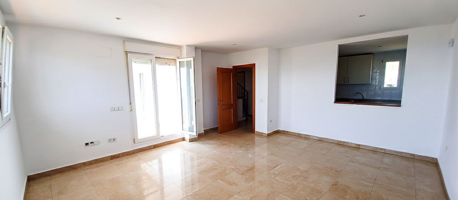 3 soverom Penthouse til salgs i Manilva med svømmebasseng - € 280 000 (Ref: 9524094)