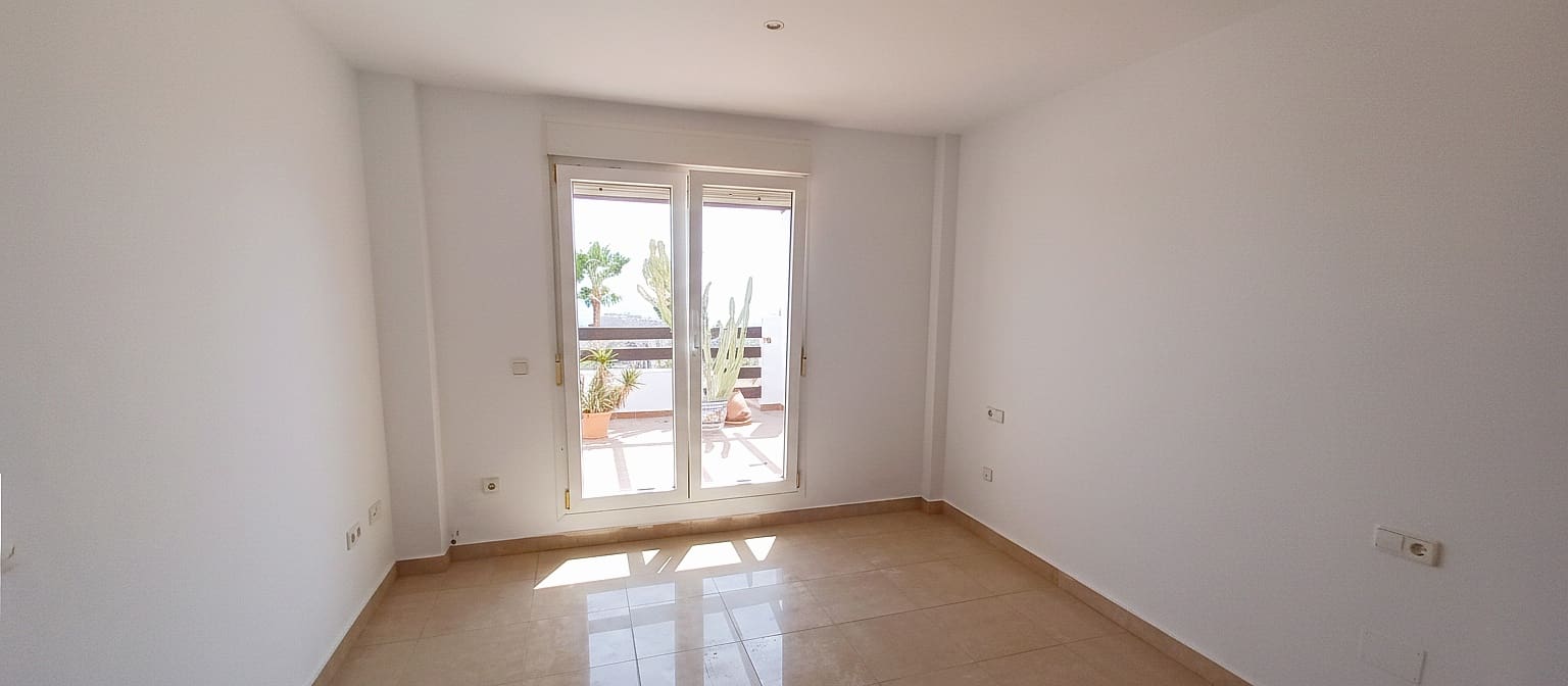 3 soverom Penthouse til salgs i Manilva med svømmebasseng - € 280 000 (Ref: 9524094)
